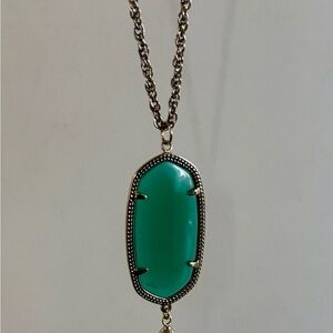 Kendra Scott Green and Silver Necklace with Elegant Pendant